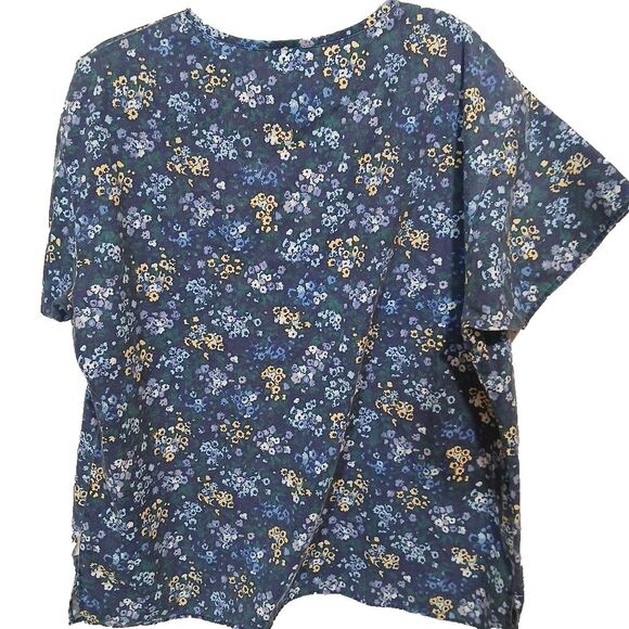 Crest Scrub Top Size L Womans  Blue Floral Med Vet Peds - Picture 9 of 10